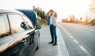 Automobilio gedimas kelyje